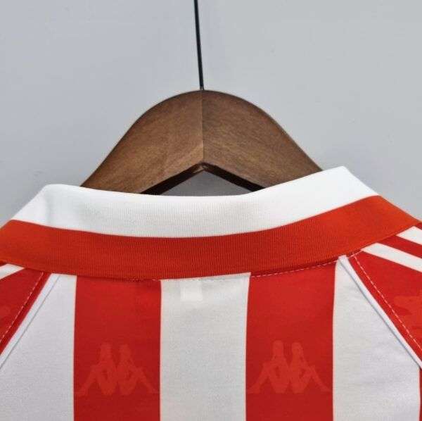 Présente le col du maillot vintage Athletic Bilbao Domicile 1995/1997