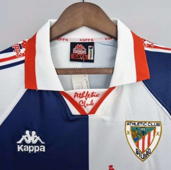 Zoom sur les logos du maillot vintage Bilbao Extérieur 1997/1998.