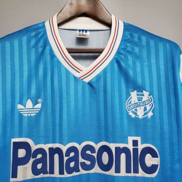 Zoom sur les logos du maillot vintage Olympique de Marseille Extérieur 1989/1991.