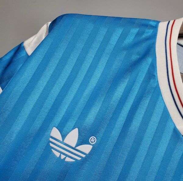 Zoom sur le logo du maillot vintage Olympique de Marseille Extérieur 1989/1991.