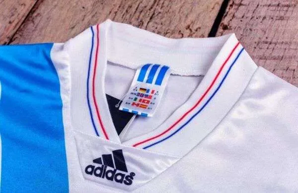 Présente le col du maillot OM Ligue des Champions 1993