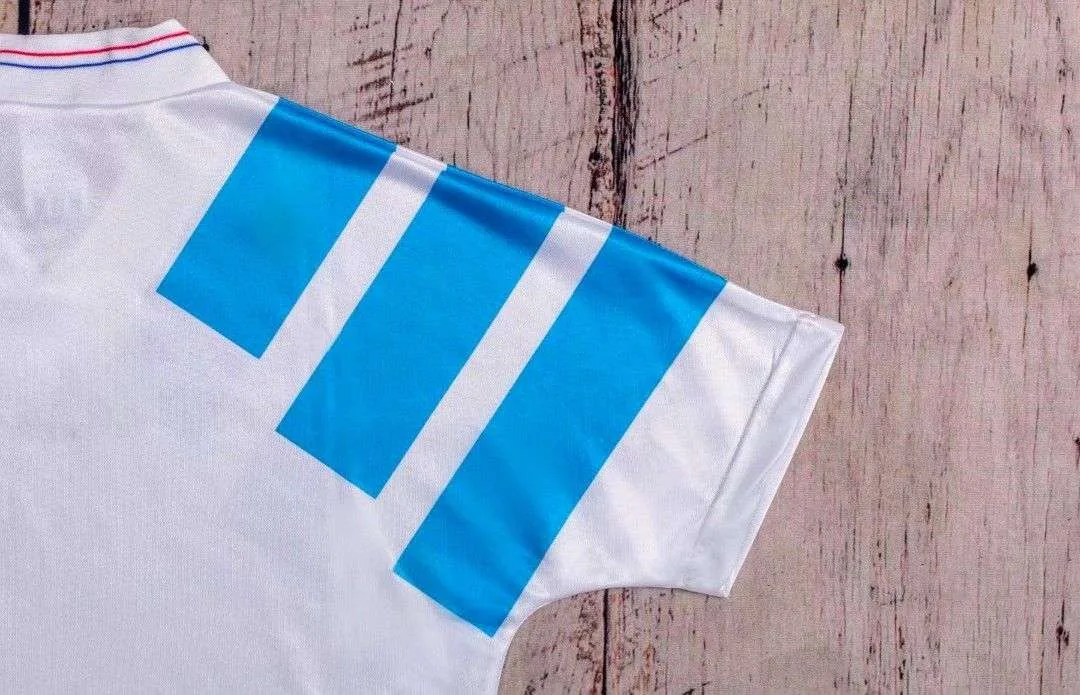 Zoom sur la manche du maillot OM Ligue des Champions 1993