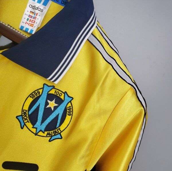 Zoom sur le logo du maillot vintage Olympique de Marseille "Centenaire" 1998/1999.