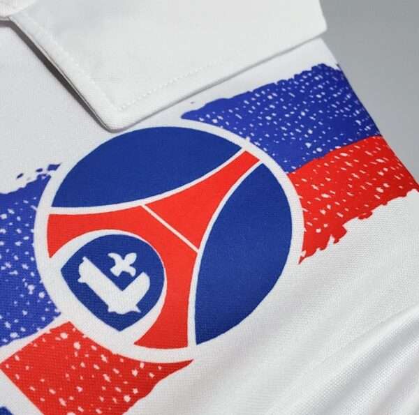Zoom sur le logo du maillot vintage Paris Saint-Germain Domicile 1990/1991.