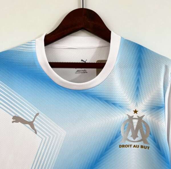 Zoom sur les logos du maillot OM 30 ans LDC