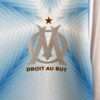 Zoom sur le logo du maillot OM 30 ans LDC