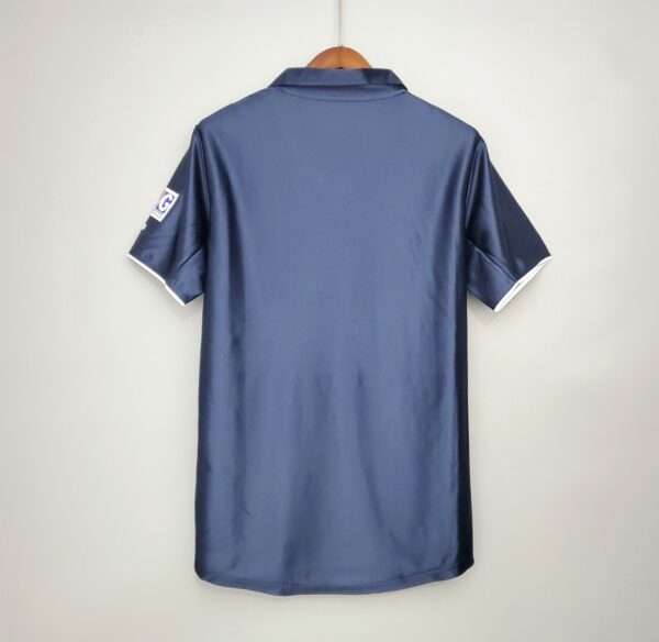 Vue arrière du maillot vintage Paris Saint-Germain Domicile 2001-2002.