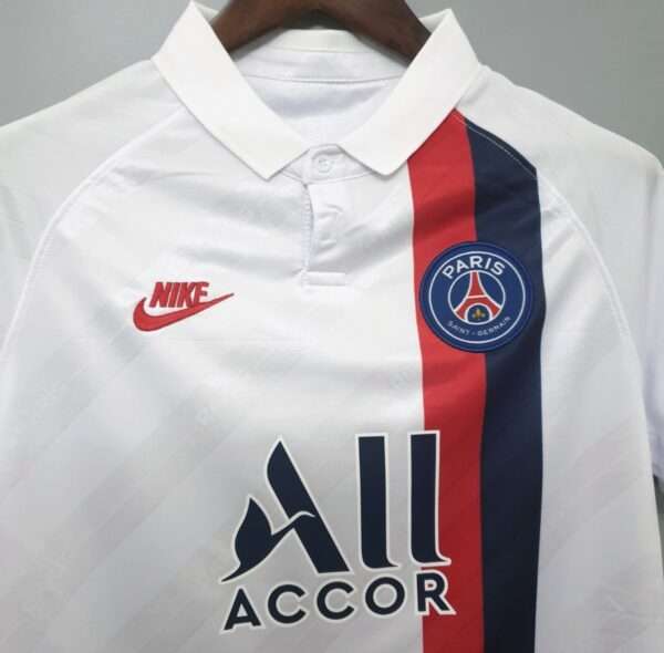 Zoom sur les logos du maillot vintage Paris Saint-Germain "Troisième" 2019/2020.