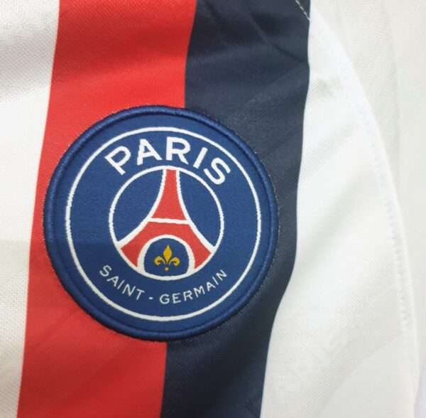 Zoom sur le logo du maillot vintage Paris Saint-Germain "Troisième" 2019/2020.