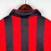 Présente le col du maillot vintage AC Milan Domicile Saison 1988-1990