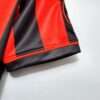 Zoom sur la manche du maillot vintage AC Milan Domicile 1996/1997