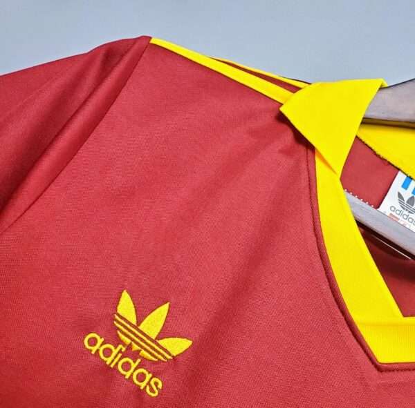 Zoom sur le logo et col du maillot vintage AS Rome Domicile 1991/1992