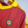 Zoom sur les logos et col du maillot vintage AS Rome Domicile 1991/1992
