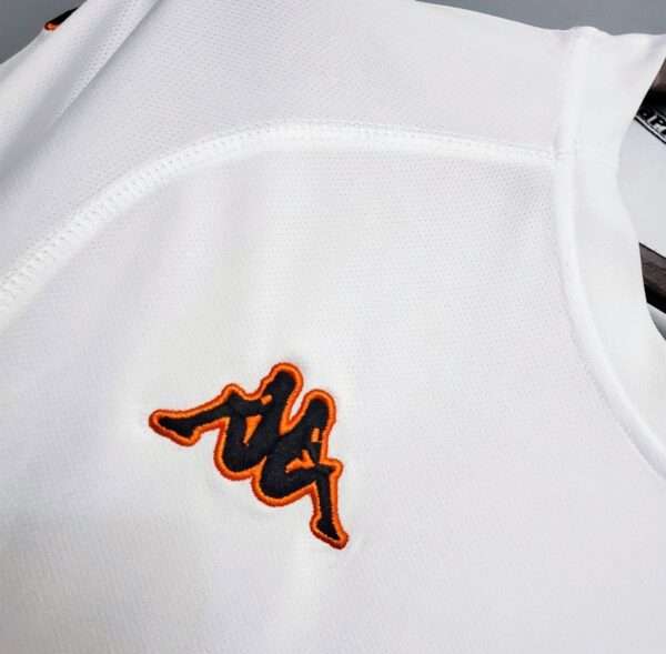 Zoom sur les logos du maillot vintage AS Rome Extérieur 2000/2001