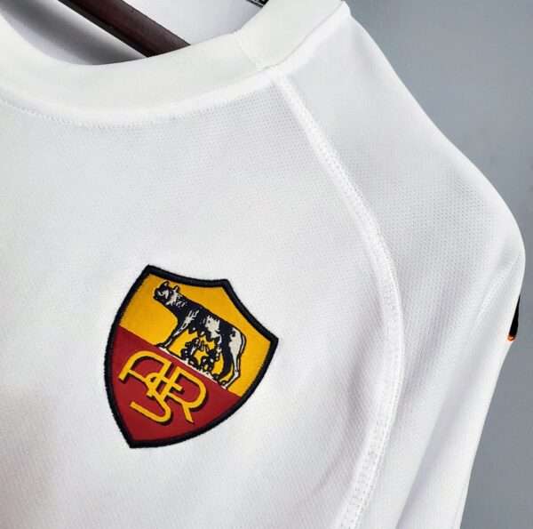 Zoom sur le logo du maillot vintage AS Rome Extérieur 2000/2001