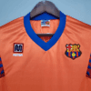 Détail des logos sur le maillot vintage FC Barcelone Extérieur 1991/1992.