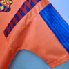 Zoom sur la manche du maillot vintage FC Barcelone Extérieur 1991/1992.