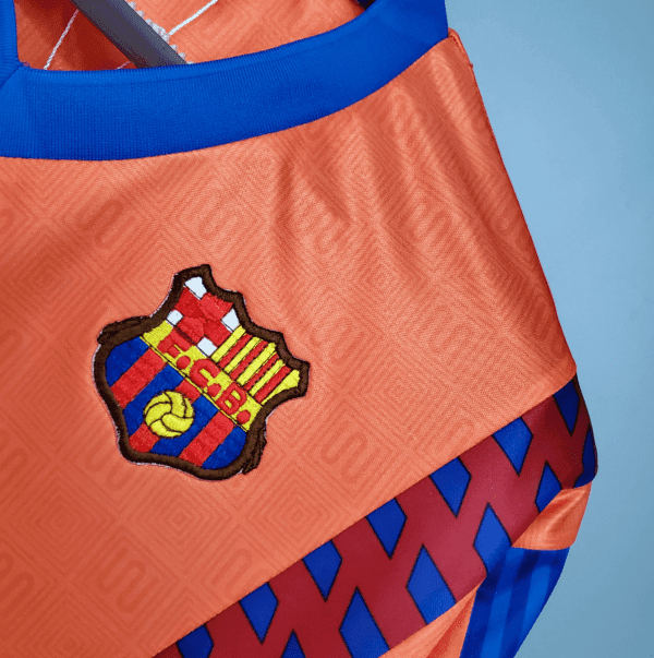 Détail du logo sur le maillot vintage FC Barcelone Extérieur 1991/1992.