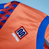 Détail du logo sur le maillot vintage FC Barcelone Extérieur 1991/1992.