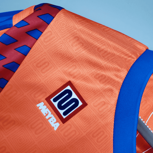 Détail du logo sur le maillot vintage FC Barcelone Extérieur 1991/1992.