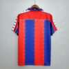 Présente le col du maillot vintage FC Barcelone 1992/1995.