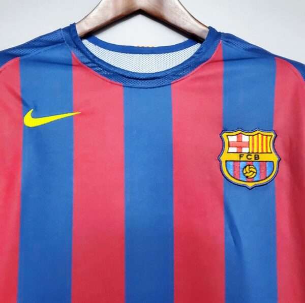 Vue avant du maillot vintage FC Barcelone Finale Ligue des Champions 2006.