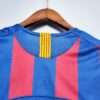 Présente le col du maillot vintage du maillot vintage FC Barcelone Finale Ligue des Champions 2006.