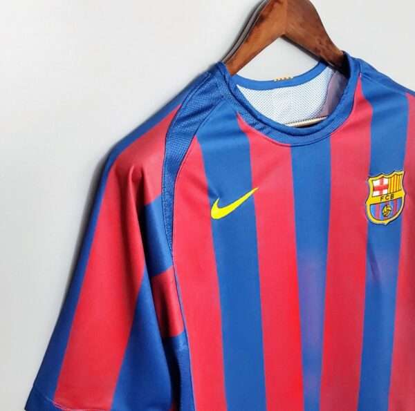 Vue avant du maillot vintage FC Barcelone Finale Ligue des Champions 2006.