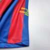 Zoom sur les manches du maillot vintage FC Barcelone Finale Ligue des Champions 2006.