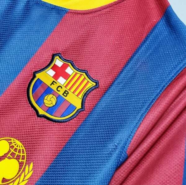 Détail du logo sur le maillot Barcelone 2011