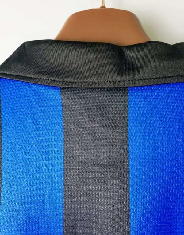 Zoom sur le col du maillot vintage Inter Milan Domicile 1998/1999