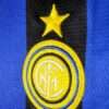 Zoom sur le logo du maillot vintage Inter Milan Domicile 1998/1999
