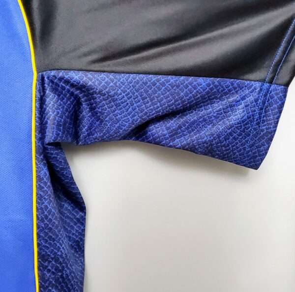 Présente la manche du maillot Inter Milan 2001