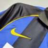 Zoom sur le logo du maillot Inter Milan 2001