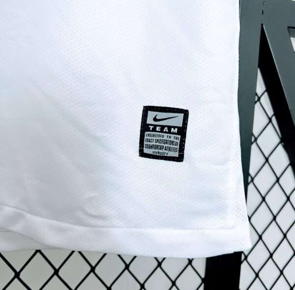 Zoom sur le logo du maillot vintage Inter Milan Extérieur 2009/2010
