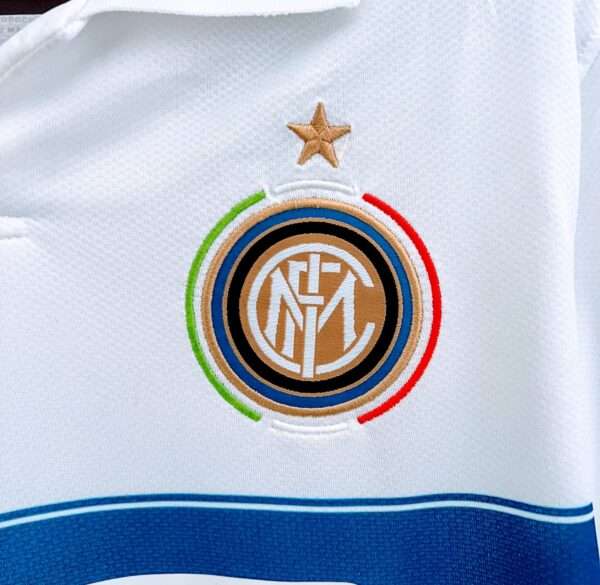 Zoom sur le logo du maillot vintage Inter Milan Extérieur 2009/2010