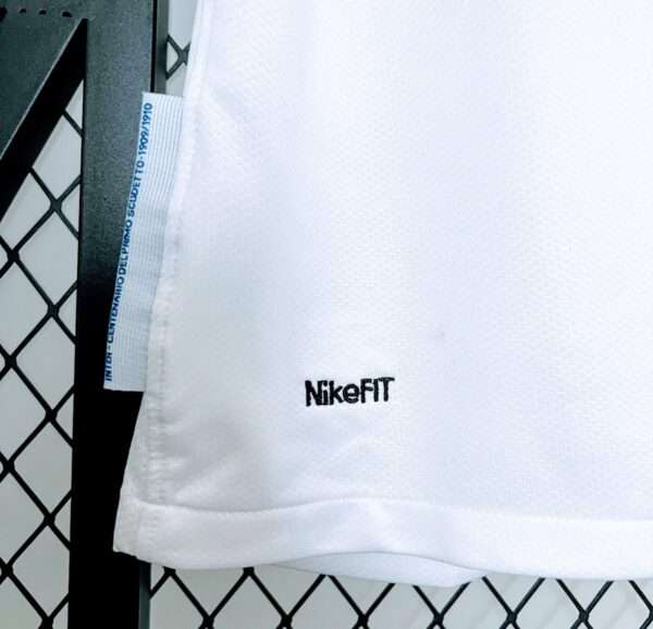 Zoom sur le logo du maillot vintage Inter Milan Extérieur 2009/2010