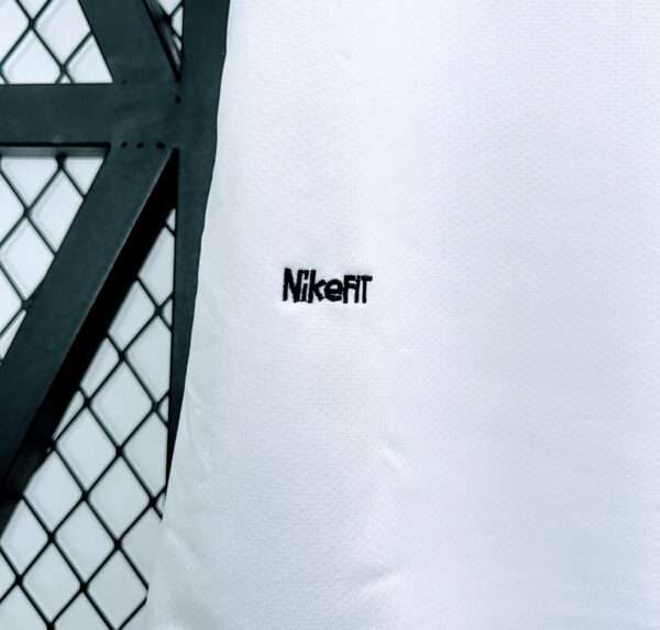 Zoom sur le logo du maillot vintage Inter Milan Extérieur 2007/2008