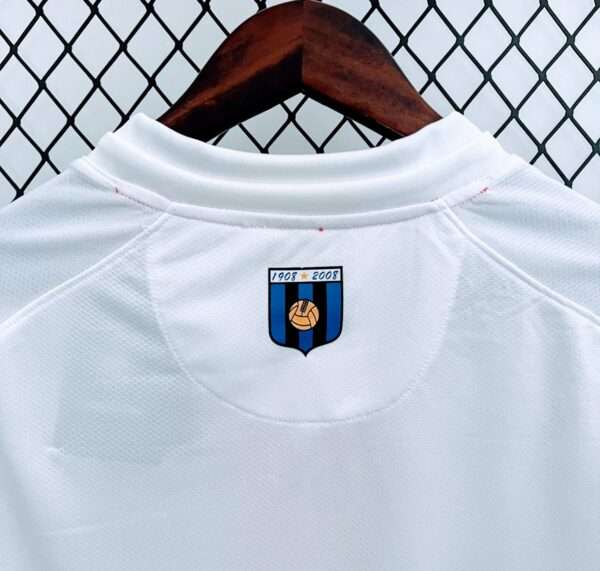 Zoom sur le col du maillot vintage Inter Milan Extérieur 2007/2008