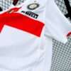 Zoom sur les logos et manche du maillot vintage Inter Milan Extérieur 2007/2008