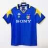 Vue avant du maillot vintage Juventus Extérieur 1995/1996.