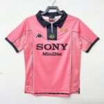 Vue avant du maillot vintage Juventus "Centenaire" 1997/1998.