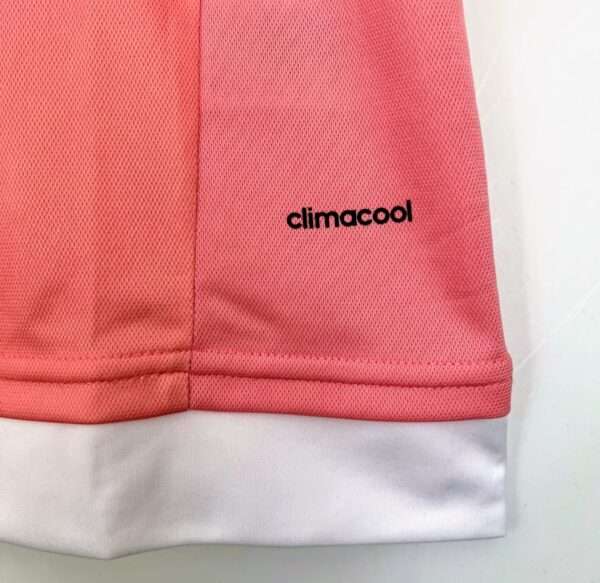Zoom sur le logo du maillot Juventus 2015