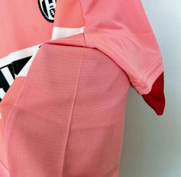 Zoom sur la manche du maillot Juventus 2015