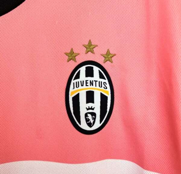 Zoom sur le logo du maillot Juventus 2015