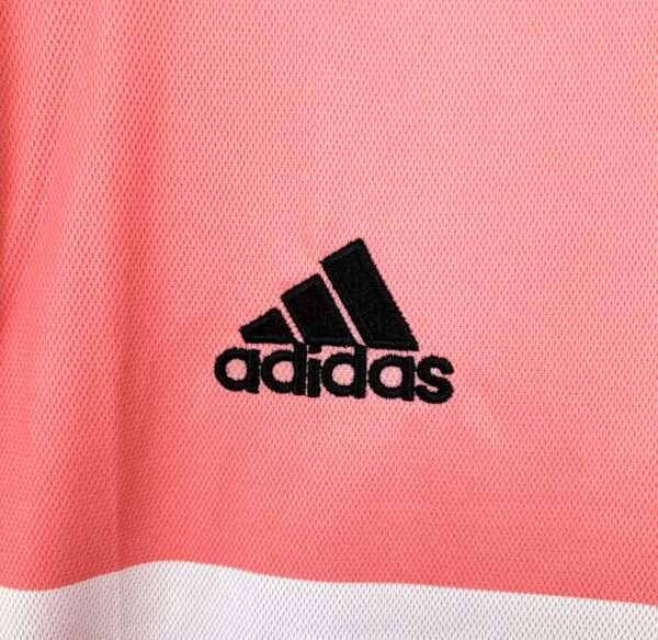Zoom sur le logo du maillot Juventus 2015