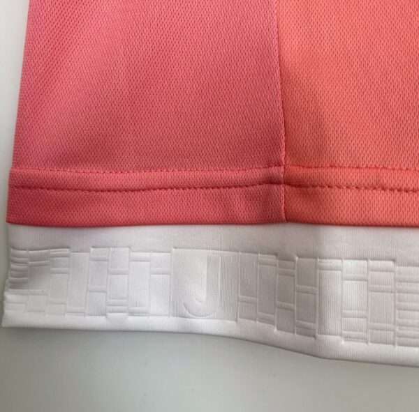 Zoom sur les coutures du maillot Juventus 2015