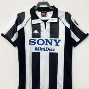 Vue avant du maillot vintage Juventus Domicile 1997/1998