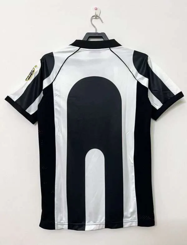 Vue arrière du maillot vintage Juventus Domicile 1997/1998