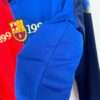 Zoom sur les coutures du maillot Barca 1999